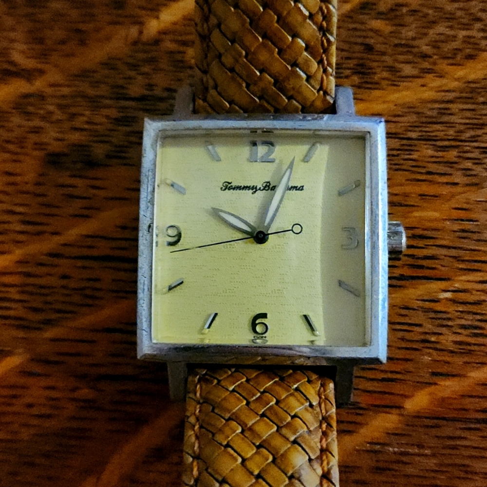 TOMMY BAHAMA WATCH. VINTAGE. GREAT CONDITION. JUST NEEDS BATTERY